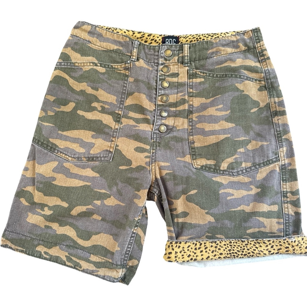 URBAN OUTFITTERS Camo Shorts with animal print cuff Size 27”